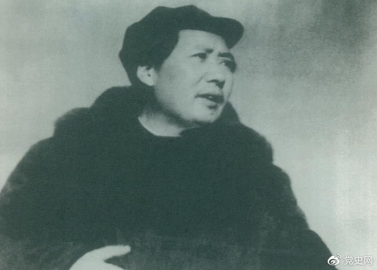 　　1949年3月23日，毛澤東率領(lǐng)中共中央機(jī)關(guān)離開(kāi)西柏坡前往北平。出發(fā)時(shí)，他對(duì)周恩來(lái)說(shuō)，今天是進(jìn)京的日子，進(jìn)京趕考去。我們決不當(dāng)李自成，我們都希望考個(gè)好成績(jī)。