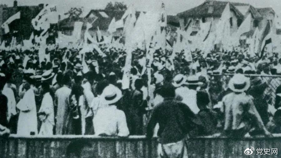 1925年5月30日，上海爆發(fā)了反帝愛國的五卅運動，掀起了全國范圍大革命高潮。